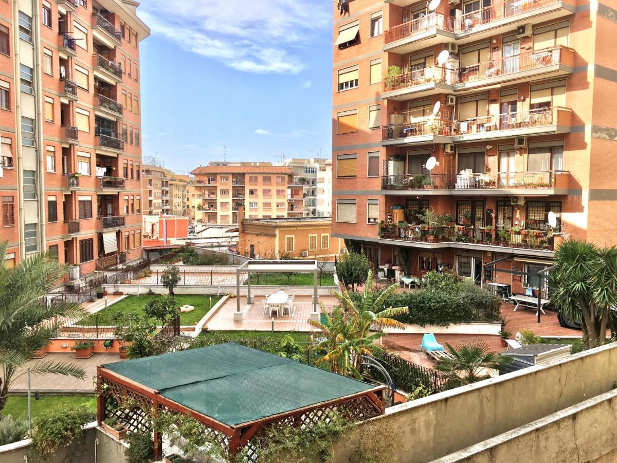 Modern Apartment Metro A Rom Exterior foto